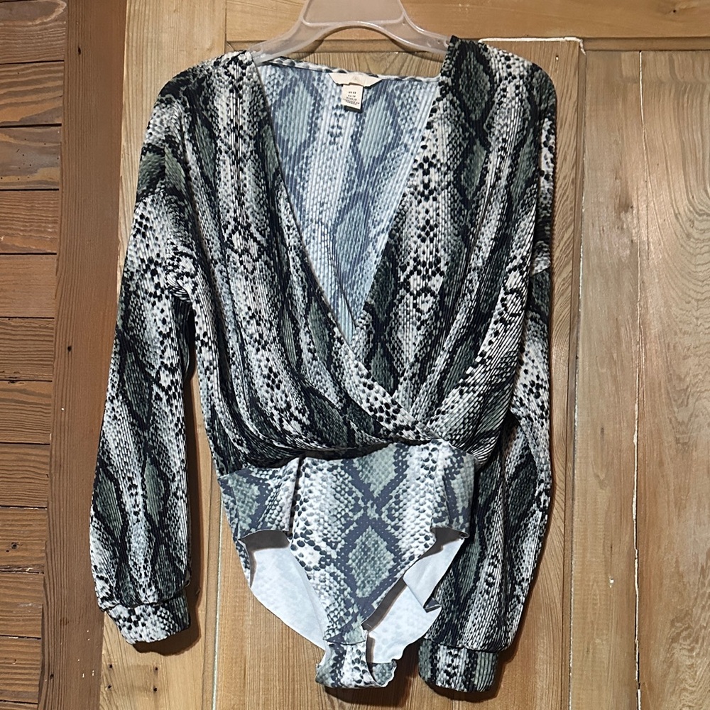 H&M Black and Green Snake Print Bodysuit